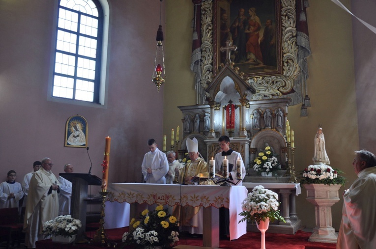 Jubileusz kapłański i upamiętnienie mieszkańców Rumna w Ścinawie Małej