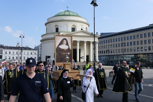 Pielgrzymka z relikwiami błogosławionej nazaretanki 