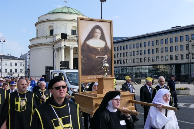 Pielgrzymka z relikwiami błogosławionej nazaretanki 