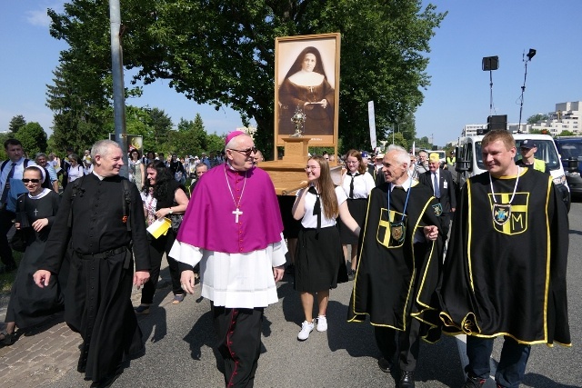 Pielgrzymka z relikwiami błogosławionej nazaretanki 