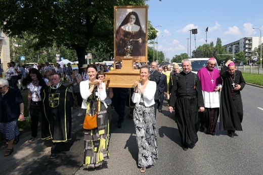 Pielgrzymka z relikwiami błogosławionej nazaretanki 