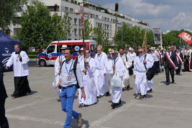 Pielgrzymka z relikwiami błogosławionej nazaretanki 