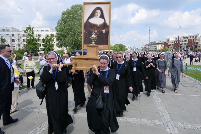 Pielgrzymka z relikwiami błogosławionej nazaretanki 