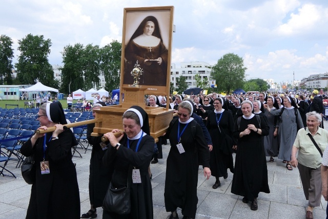 Pielgrzymka z relikwiami błogosławionej nazaretanki 