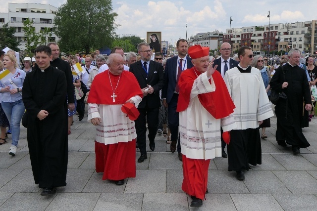 Pielgrzymka z relikwiami błogosławionej nazaretanki 