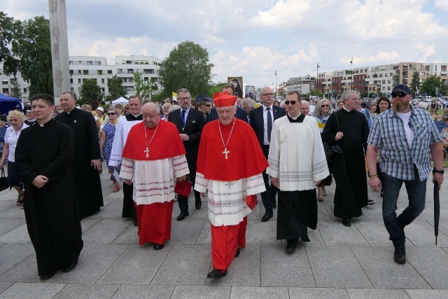 Pielgrzymka z relikwiami błogosławionej nazaretanki 