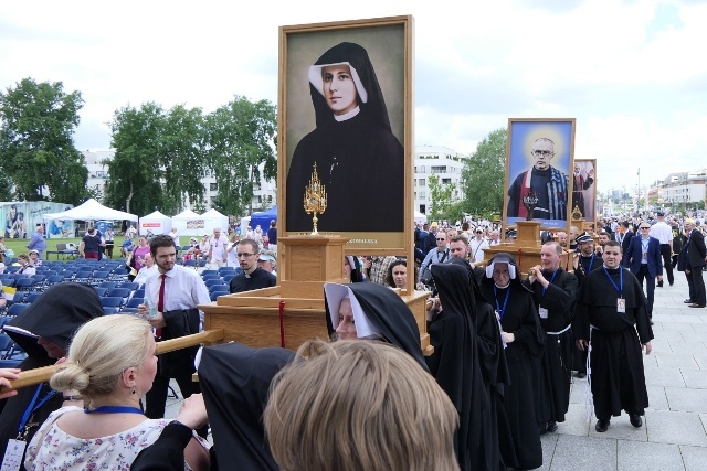 Pielgrzymka z relikwiami błogosławionej nazaretanki 