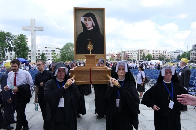 Pielgrzymka z relikwiami błogosławionej nazaretanki 