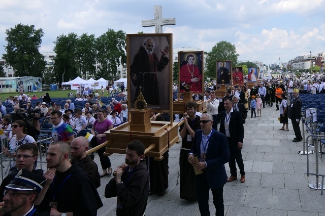 Pielgrzymka z relikwiami błogosławionej nazaretanki 