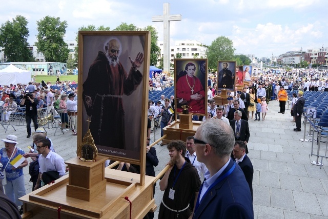 Pielgrzymka z relikwiami błogosławionej nazaretanki 