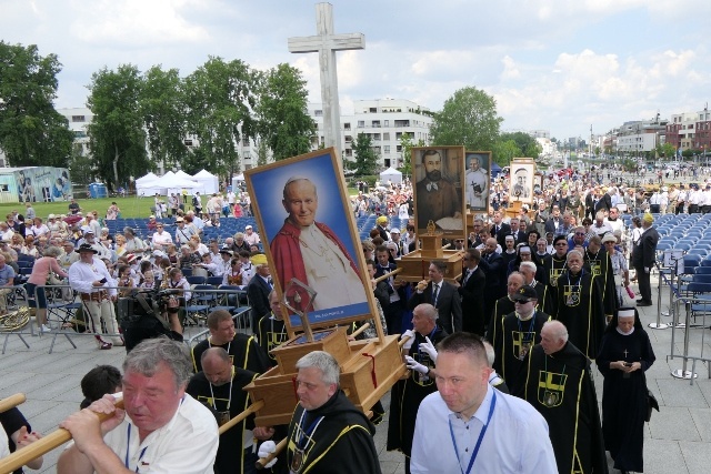 Pielgrzymka z relikwiami błogosławionej nazaretanki 