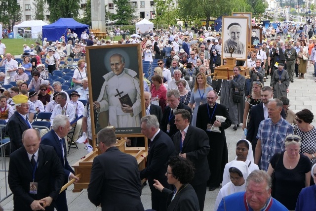 Pielgrzymka z relikwiami błogosławionej nazaretanki 