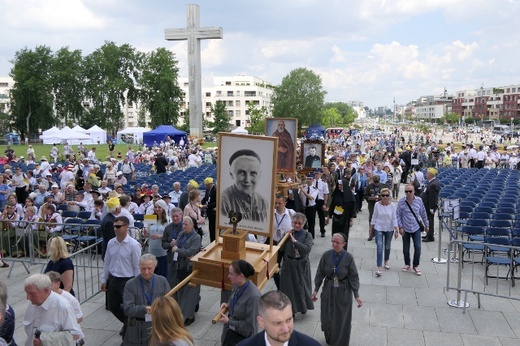 Pielgrzymka z relikwiami błogosławionej nazaretanki 