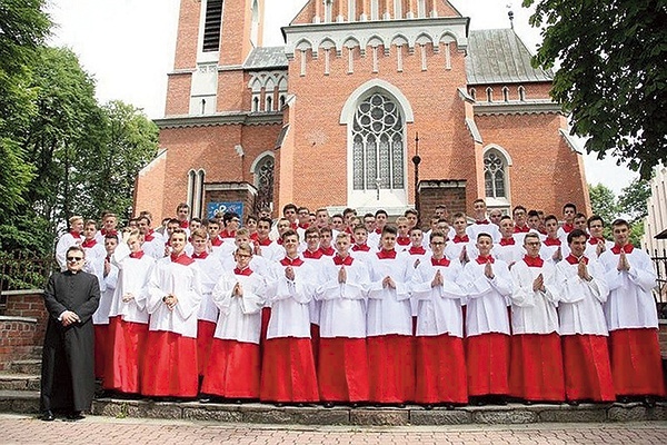 ▲	Ceremoniarz to najwyższa funkcja służby liturgicznej.