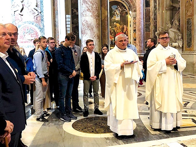 Mszy św. przy miejscu spoczynku papieża Polaka przewodniczył kard. Konrad Krajewski.