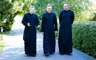 ▲	Nowi diakoni (od lewej): Krzysztof Węglicki, Piotr Adamiak i Dariusz Kozłowski.