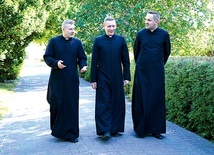 ▲	Nowi diakoni (od lewej): Krzysztof Węglicki, Piotr Adamiak i Dariusz Kozłowski.