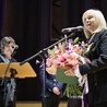 Prof. Urszula Bobryk podczas uroczystości odebrała medal.