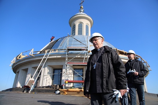 Kopułę katowickiej katedry odwiedził abp Wiktor Skworc