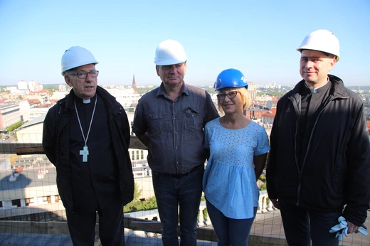 Kopułę katowickiej katedry odwiedził abp Wiktor Skworc