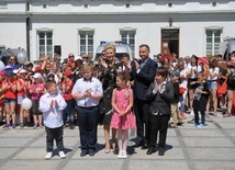 Mali bohaterowie z medalami za odwagę