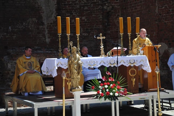 Msza św. w ruinach kościoła św. Mikołaja w Głogowie