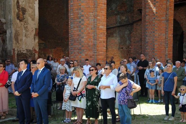 Msza św. w ruinach kościoła św. Mikołaja w Głogowie