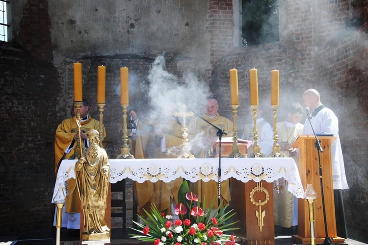 Msza św. w ruinach kościoła św. Mikołaja w Głogowie