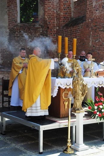 Msza św. w ruinach kościoła św. Mikołaja w Głogowie