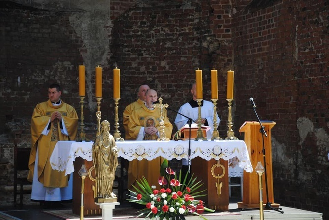 Msza św. w ruinach kościoła św. Mikołaja w Głogowie