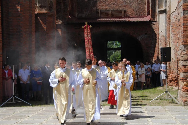 Msza św. w ruinach kościoła św. Mikołaja w Głogowie