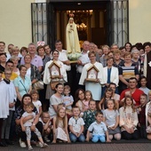 Na spotkanie z Matką Bożą i Heroldami Ewangelii przybyly rodziny apostolatu i wierni z Łęgonic i Żdżar.