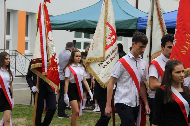 Gorzejowa - Jaworze Górne: Nadanie szkole imienia św. Jana Pawła II