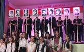 Patriotyczne widowisko w wykonaniu uczniów i abolwentów SP w Malcu