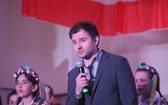 Patriotyczne widowisko w wykonaniu uczniów i abolwentów SP w Malcu
