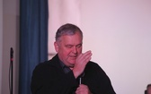 Patriotyczne widowisko w wykonaniu uczniów i abolwentów SP w Malcu
