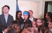 Patriotyczne widowisko w wykonaniu uczniów i abolwentów SP w Malcu