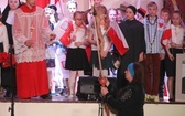 Patriotyczne widowisko w wykonaniu uczniów i abolwentów SP w Malcu