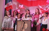 Patriotyczne widowisko w wykonaniu uczniów i abolwentów SP w Malcu