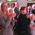 Patriotyczne widowisko w wykonaniu uczniów i abolwentów SP w Malcu