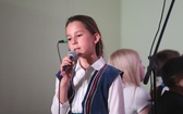 Patriotyczne widowisko w wykonaniu uczniów i abolwentów SP w Malcu