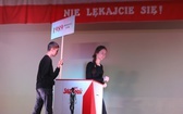 Patriotyczne widowisko w wykonaniu uczniów i abolwentów SP w Malcu