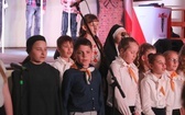 Patriotyczne widowisko w wykonaniu uczniów i abolwentów SP w Malcu