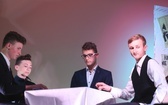 Patriotyczne widowisko w wykonaniu uczniów i abolwentów SP w Malcu
