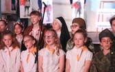 Patriotyczne widowisko w wykonaniu uczniów i abolwentów SP w Malcu