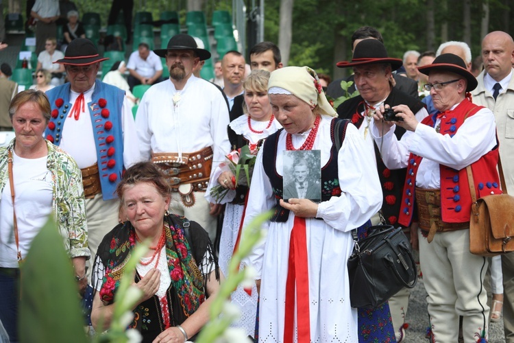 Poświęcenie pomnika pomordowanych żołnierzy "Bartka" w Starym Grodkowie