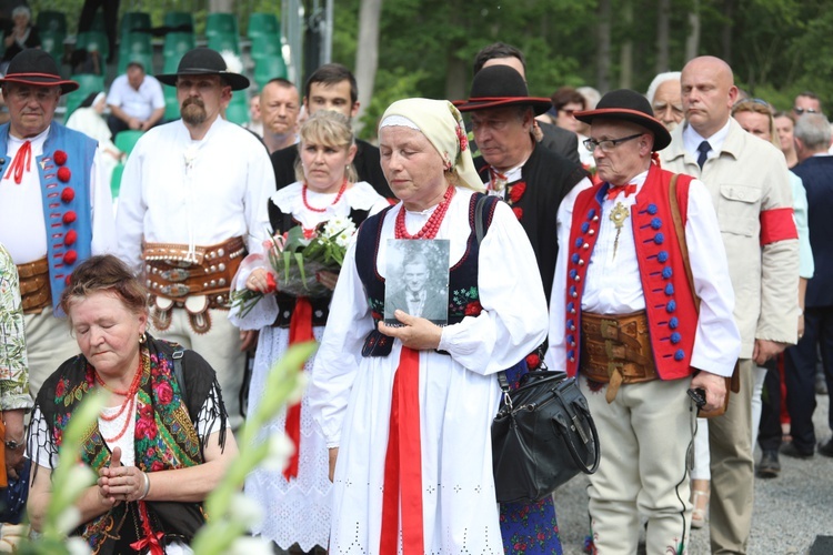 Poświęcenie pomnika pomordowanych żołnierzy "Bartka" w Starym Grodkowie