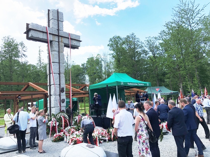 Poświęcenie pomnika pomordowanych żołnierzy "Bartka" w Starym Grodkowie