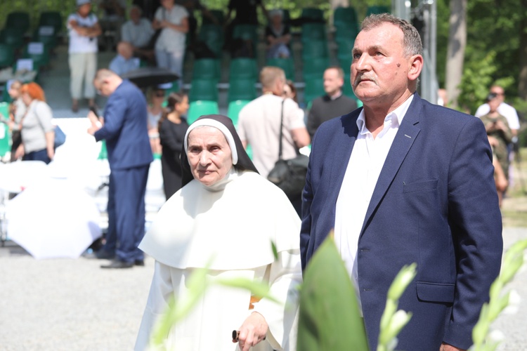 Poświęcenie pomnika pomordowanych żołnierzy "Bartka" w Starym Grodkowie