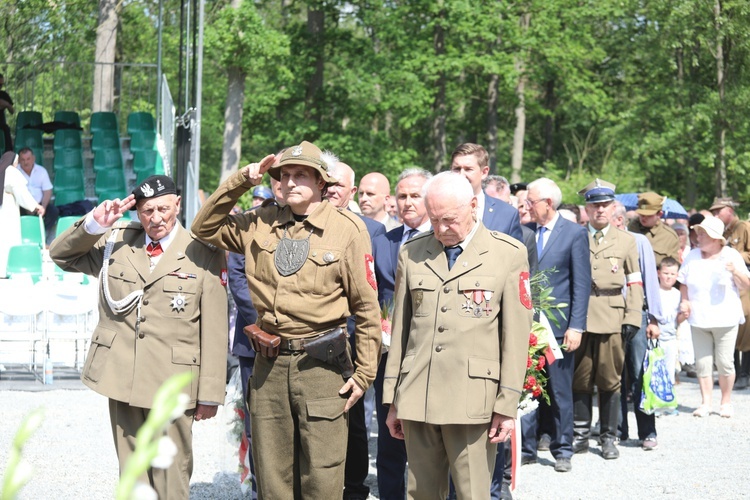 Poświęcenie pomnika pomordowanych żołnierzy "Bartka" w Starym Grodkowie